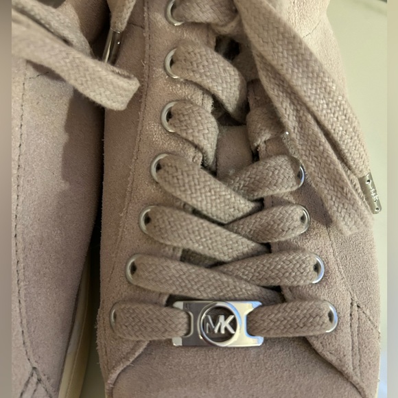 Lightly worn Michael Kors light pink suede runners US 8 - Picture 5 of 6